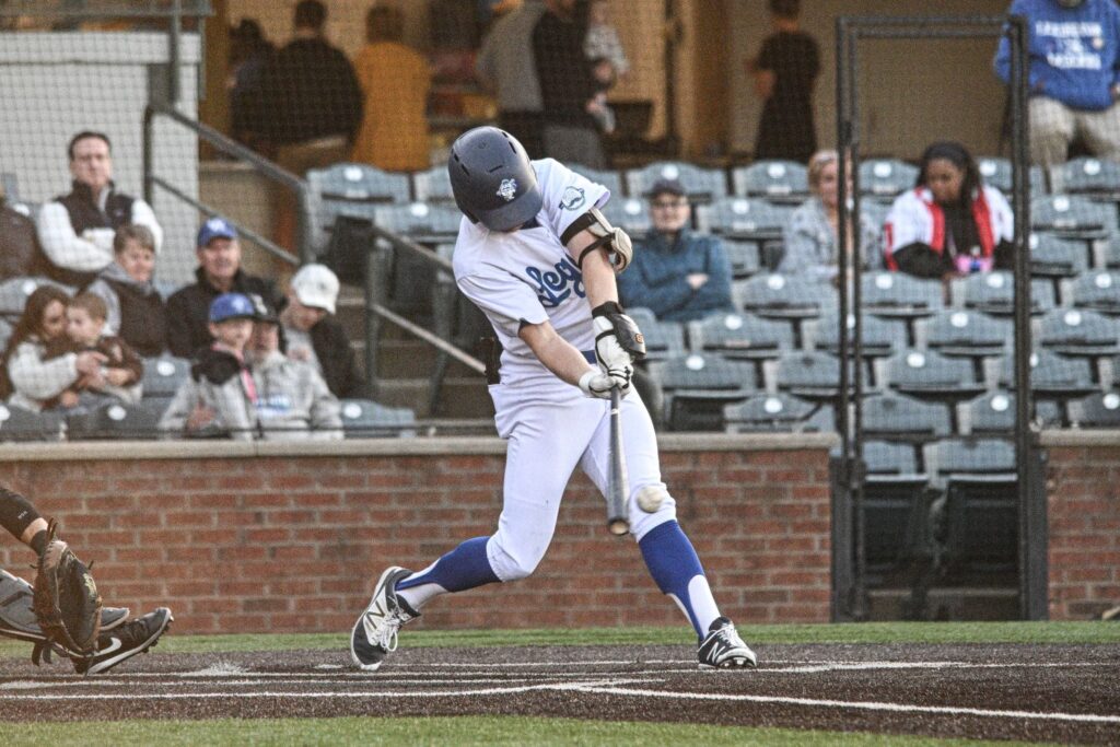 Lexington Dominates Staten Island 11–1, Pull Even for First Place