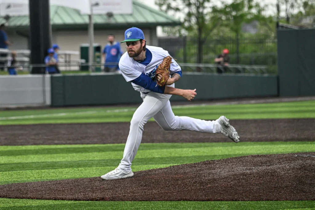 Legends Edge Dirty Birds 4–3, Improve to 7–4