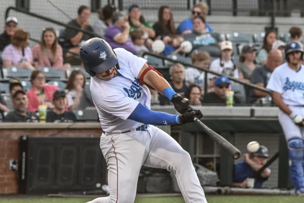 Record-setting Night Not Enough for Legends