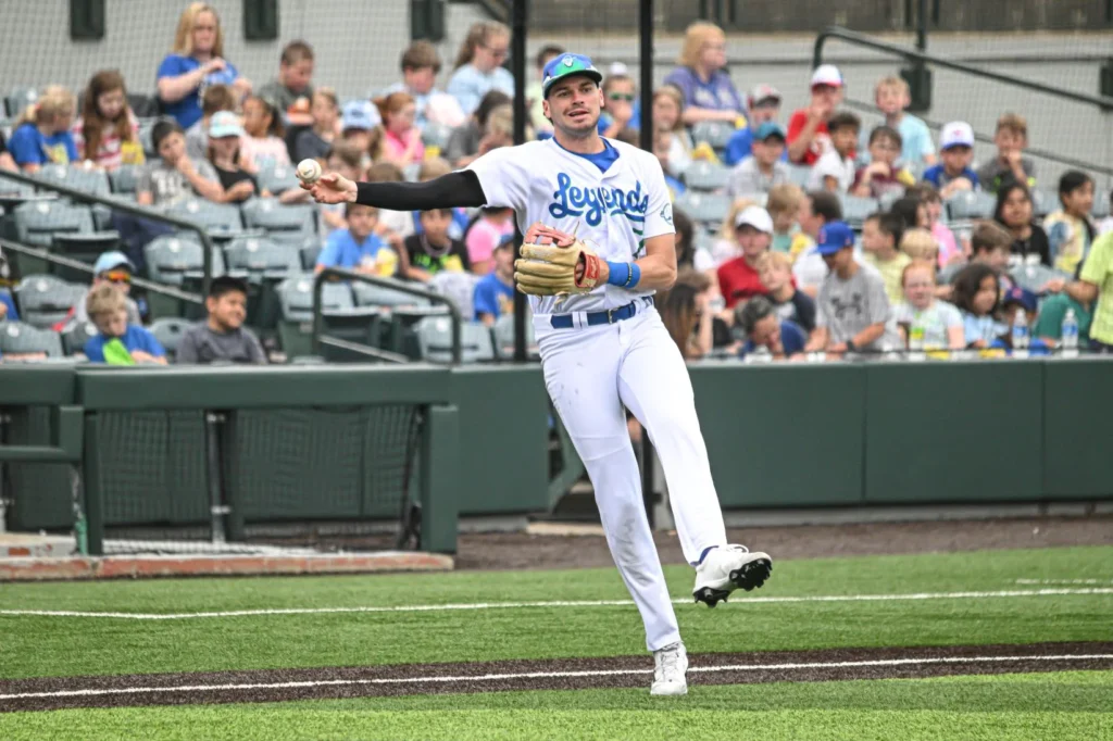 Legends Outslug Rockers in Tight 7-6 Victory, Take Control of First Place
