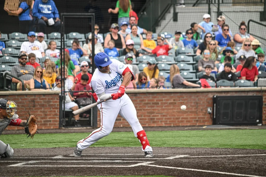 Legends Dominate FerryHawks, Push Win Streak to Five