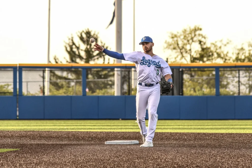 Legends Offense Soars Past Ferryhawks 14-9
