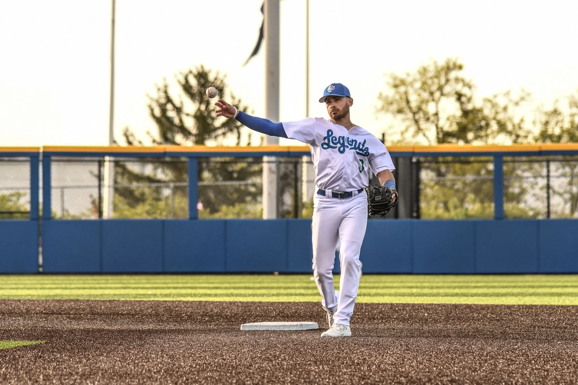 Legends Offense Soars Past Ferryhawks 14-9