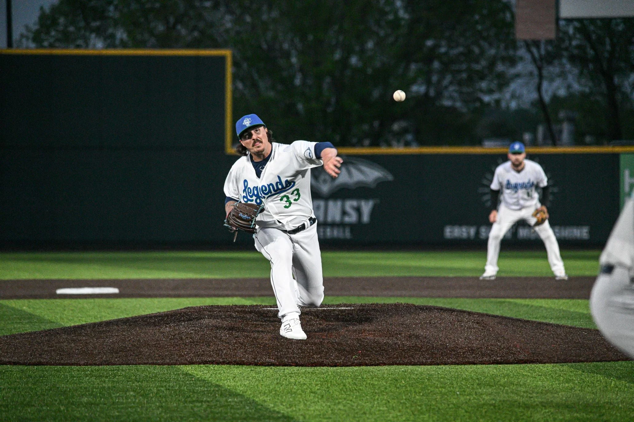 Pitching Shines as Legends Outlast Dirty Birds 2–1
