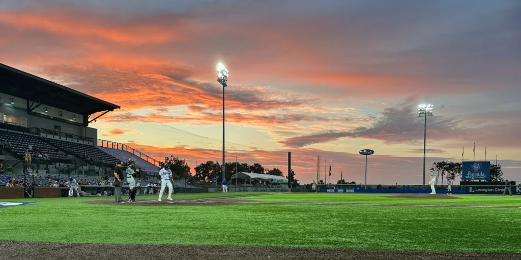 Charleston’s Ervin Powers Dirty Birds Past Legends, 5-1